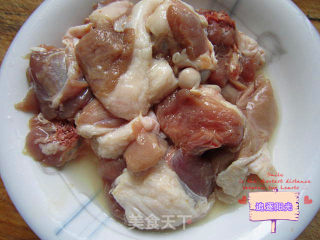 鸭腿啤酒炖土豆的做法步骤：1