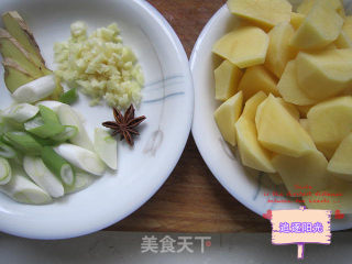 鸭腿啤酒炖土豆的做法步骤：2
