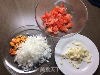 番茄香肠意面的做法步骤：1