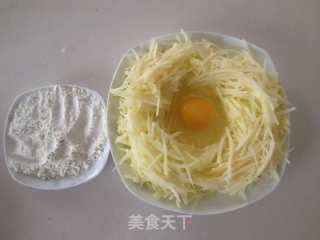 土豆丝饼的做法步骤：3