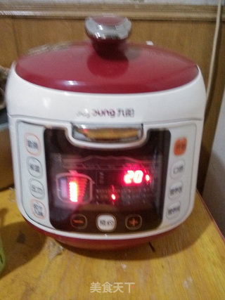 莲藕海带筒骨汤的做法步骤：4