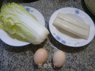 鸡蛋白菜炒年糕的做法步骤：1