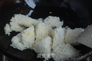 蟹足蛋包饭----给米饭穿新衣的做法步骤：8