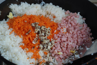 蟹足蛋包饭----给米饭穿新衣的做法步骤：9