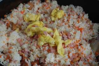 蟹足蛋包饭----给米饭穿新衣的做法步骤：11