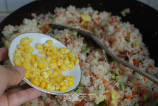 蟹足蛋包饭----给米饭穿新衣的做法步骤：13