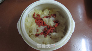 冰糖雪耳炖木瓜的做法步骤：4