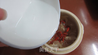 冰糖雪耳炖木瓜的做法步骤：5