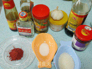 一种食材的两种极端演绎：【大骨头两吃】（附自制叉烧酱）的做法步骤：1