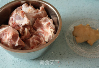 一种食材的两种极端演绎：【大骨头两吃】（附自制叉烧酱）的做法步骤：3