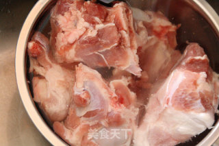 一种食材的两种极端演绎：【大骨头两吃】（附自制叉烧酱）的做法步骤：4