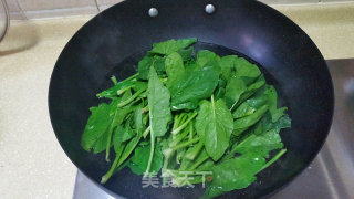 菠菜红萝卜丝拌粉条的做法步骤：2