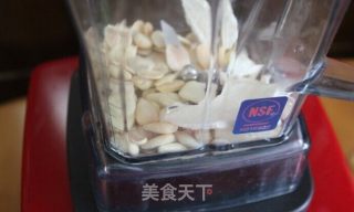 杏仁奶茶的做法步骤：1