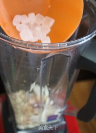 杏仁奶茶的做法步骤：2