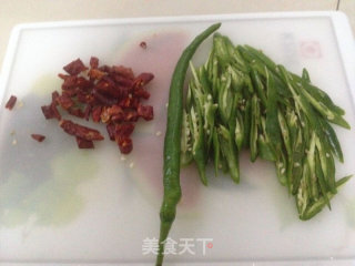 香辣版小鱼煎饼配稀饭简易晚餐的做法步骤：2
