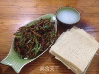 香辣版小鱼煎饼配稀饭简易晚餐的做法步骤：6