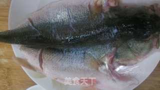 清蒸鲈鱼的做法步骤：2