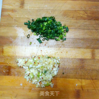 蒜蓉粉丝蒸扇贝的做法步骤：2