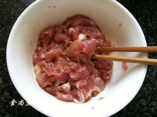 沙茶酱炒河粉的做法步骤：2