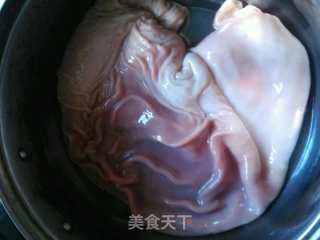 墨鱼猪肚花生汤的做法步骤：2