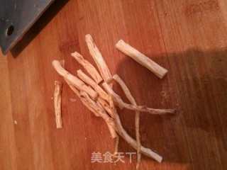 墨鱼猪肚花生汤的做法步骤：3