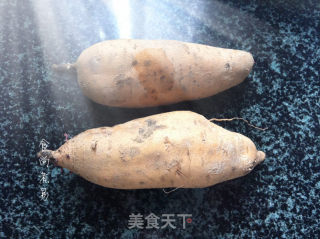 微波炉简易烤红薯的做法步骤：1