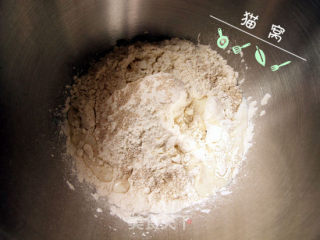 蜜豆梅花吐司的做法步骤：1