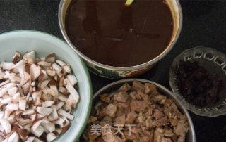 香菇牛肉酱的做法步骤：1