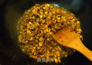 香菇牛肉酱的做法步骤：3