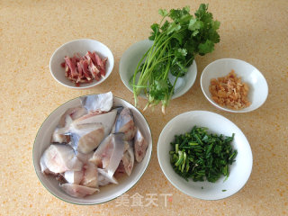 鲳鱼泡饭的做法步骤：1