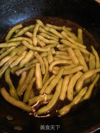 干煸四季豆的做法步骤：2