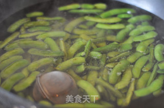 儿时的美味---五香毛豆的做法步骤：7