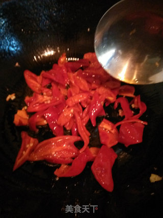 红甜椒炒鸡蛋的做法步骤：7