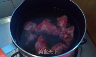 萝卜云耳骨头汤的做法步骤：2