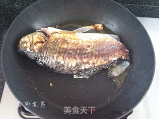 滋润美肤~鲫鱼鸡蛋汤的做法步骤：3