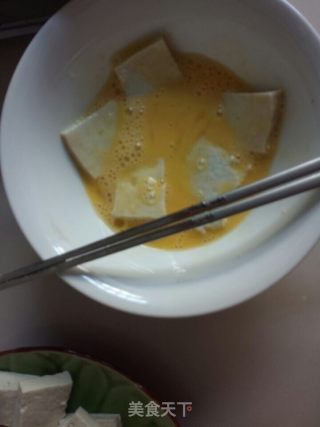 媲美臭豆腐油炸豆腐加自制酱料的做法步骤：2
