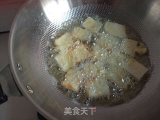 媲美臭豆腐油炸豆腐加自制酱料的做法步骤：3