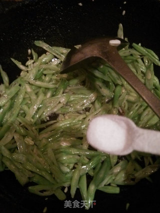 四季豆炒腊肠的做法步骤：5
