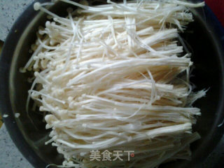 辣椒油金针菇的做法步骤：1
