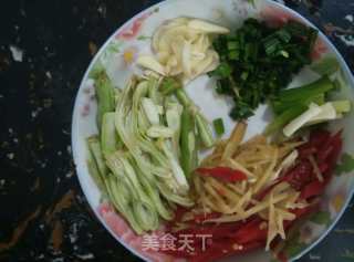 泡椒豆角酸辣面的做法步骤：1