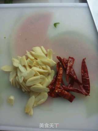 杏鲍菇炒五花肉的做法步骤：1