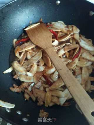 杏鲍菇炒五花肉的做法步骤：4