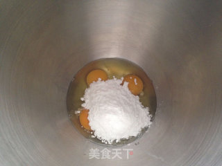 卡通小火车生日蛋糕的做法步骤：1