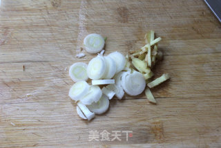 健脑美容抗过敏——丝瓜炒蛋的做法步骤：3