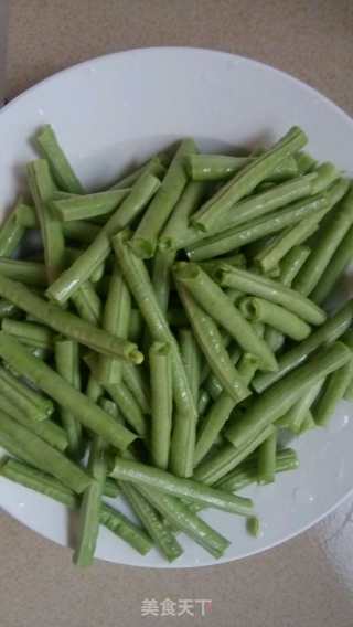 长豆角炒牛肉的做法步骤：3