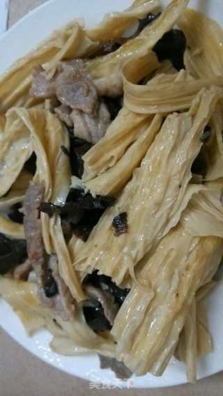 腐竹黑木耳炒瘦肉的做法步骤：7