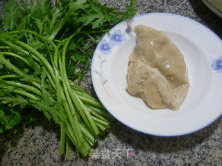 猪肚炒茼蒿的做法步骤：1