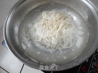 虾仁两面黄的做法步骤：2