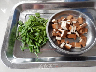 虾仁两面黄的做法步骤：4
