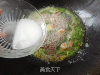 虾仁两面黄的做法步骤：9